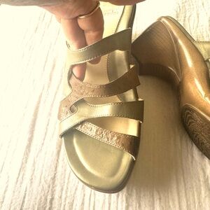 Dansko Sandals Size 10 Gray Brown Leather Comfort Made in Morocco 2” Heel